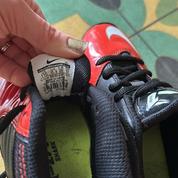 Youth Nike Cleats - Picture 3 of 5